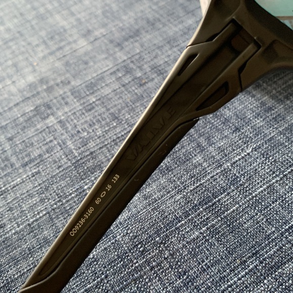 Oakley VALVE  009236-3160  Matte Black Camo Rubi Iridium Polarized sunglasses - Picture 8 of 16